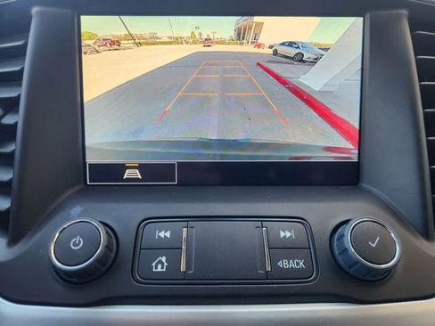 Certified 2023 GMC Acadia SLE w/ Driver Convenience Package image 17