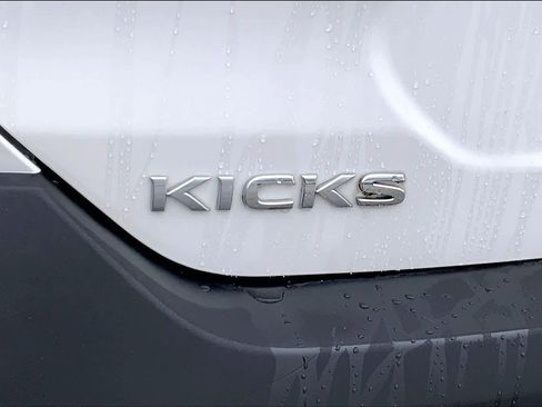 Used 2020 Nissan Kicks SV image 30