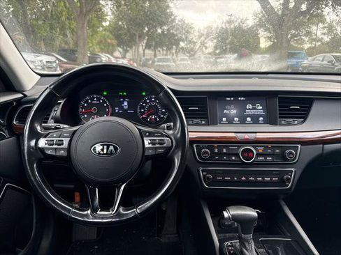 Used 2019 Kia Cadenza Premium image 25