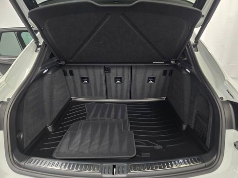 Certified 2025 Porsche Macan image 12