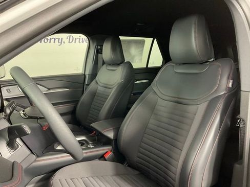 New 2026 Ford Explorer ST-Line w/ ST-Line Street Pack image 14