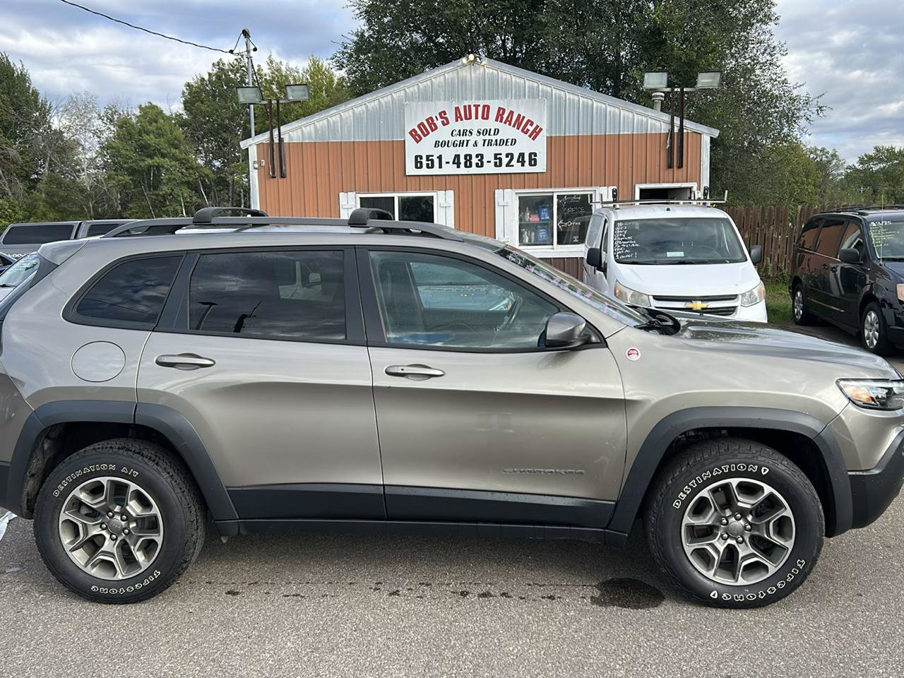 Used 2020 Jeep Cherokee Trailhawk w/ Cold Weather Group AWD/4WD image 4