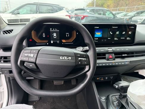 New 2025 Kia K4 LXS image 13