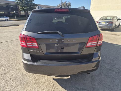 Used 2018 Dodge Journey SE w/ Popular Equipment Group image 4
