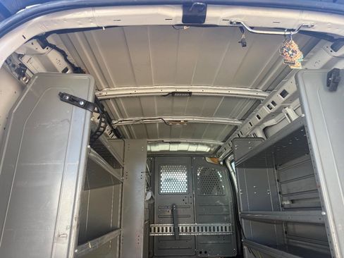 Used 2015 Chevrolet Express 2500 image 32