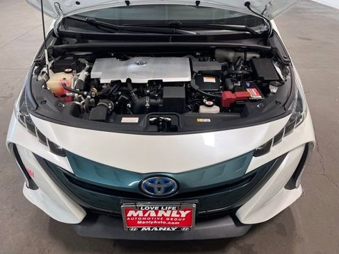 Used 2017 Toyota Prius Prime Plus image 9