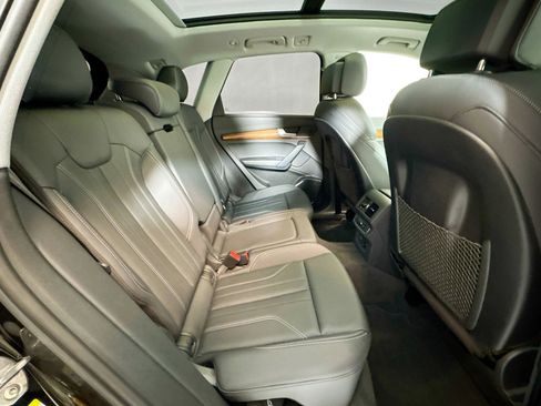 Used 2024 Audi Q5 e Premium w/ Convenience Package image 26