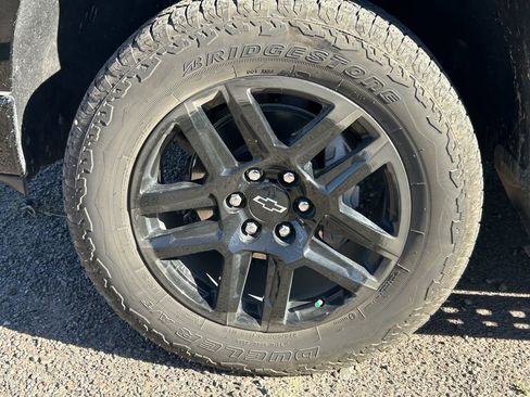 Used 2024 Chevrolet Silverado 1500 LT Trail Boss w/ Convenience Package II image 5