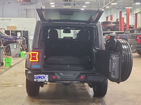Used 2025 Jeep Wrangler Unlimited Sahara w/ Safety Group AWD/4WD image 35