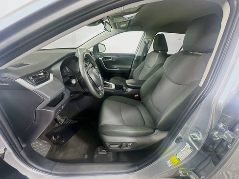 Certified 2025 Toyota RAV4 XLE FWD image 21