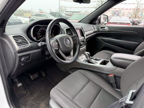 Used 2019 Jeep Grand Cherokee Laredo image 9