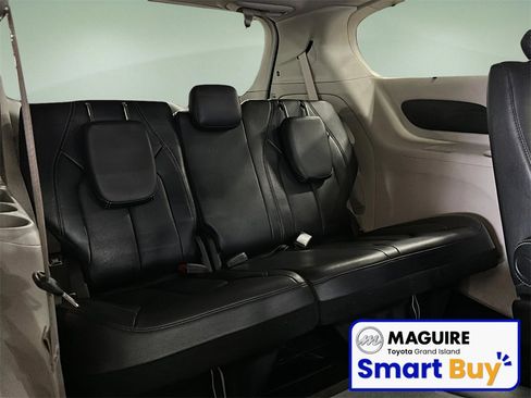 Used 2022 Chrysler Pacifica Touring-L image 24