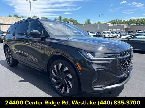 Certified 2025 Lincoln Nautilus Reserve w/ Jet Appearance Package AWD/4WD image 8