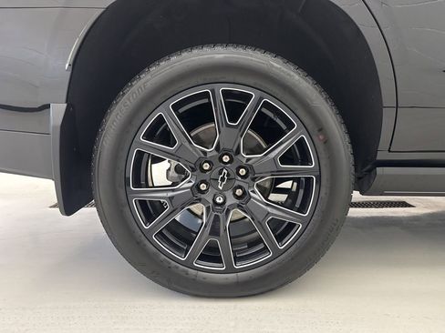 Used 2025 Chevrolet Tahoe Premier AWD/4WD image 16