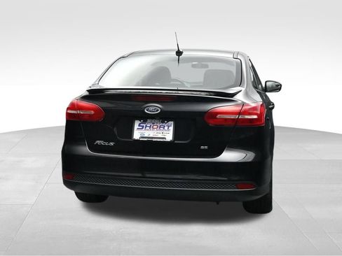 Used 2016 Ford Focus SE w/ SE Sport Package FWD image 4