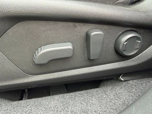 Used 2025 Subaru Forester Premium image 18