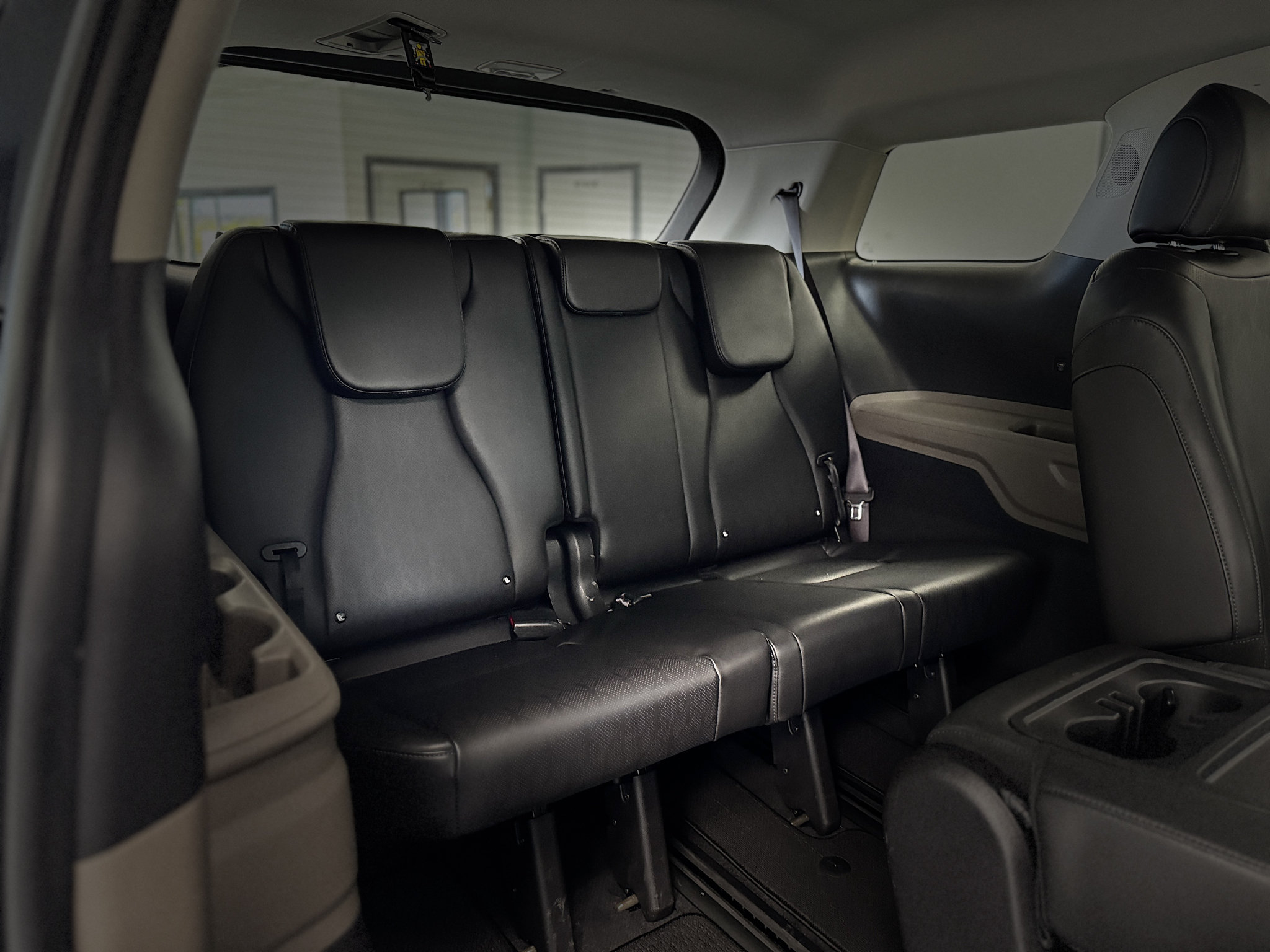 Used 2025 Kia Carnival FWD image 29