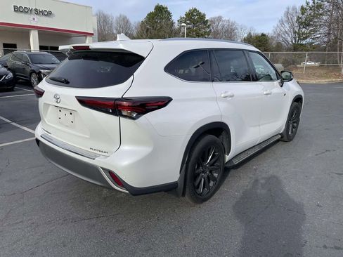Used 2024 Toyota Highlander Platinum image 10