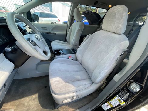 Used 2013 Toyota Sienna LE FWD image 10