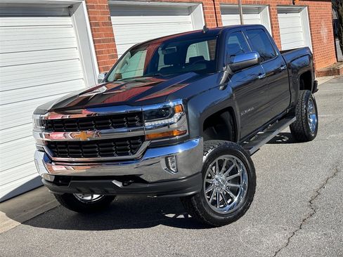 Used 2018 Chevrolet Silverado 1500 LT w/ All Star Edition image 6
