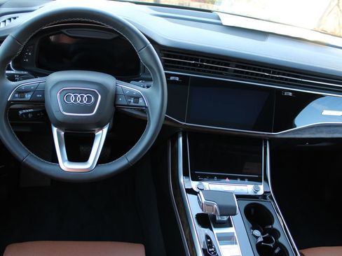 New 2025 Audi Q7 3.0T Prestige image 10
