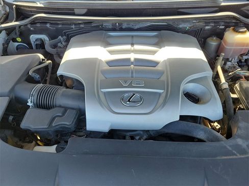 Used 2016 Lexus LX 570 4WD w/ Luxury Package image 10