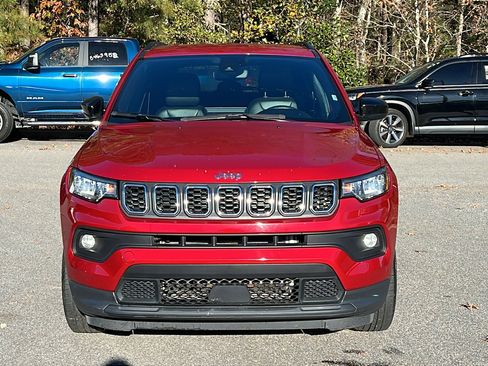 Used 2024 Jeep Compass Latitude image 3