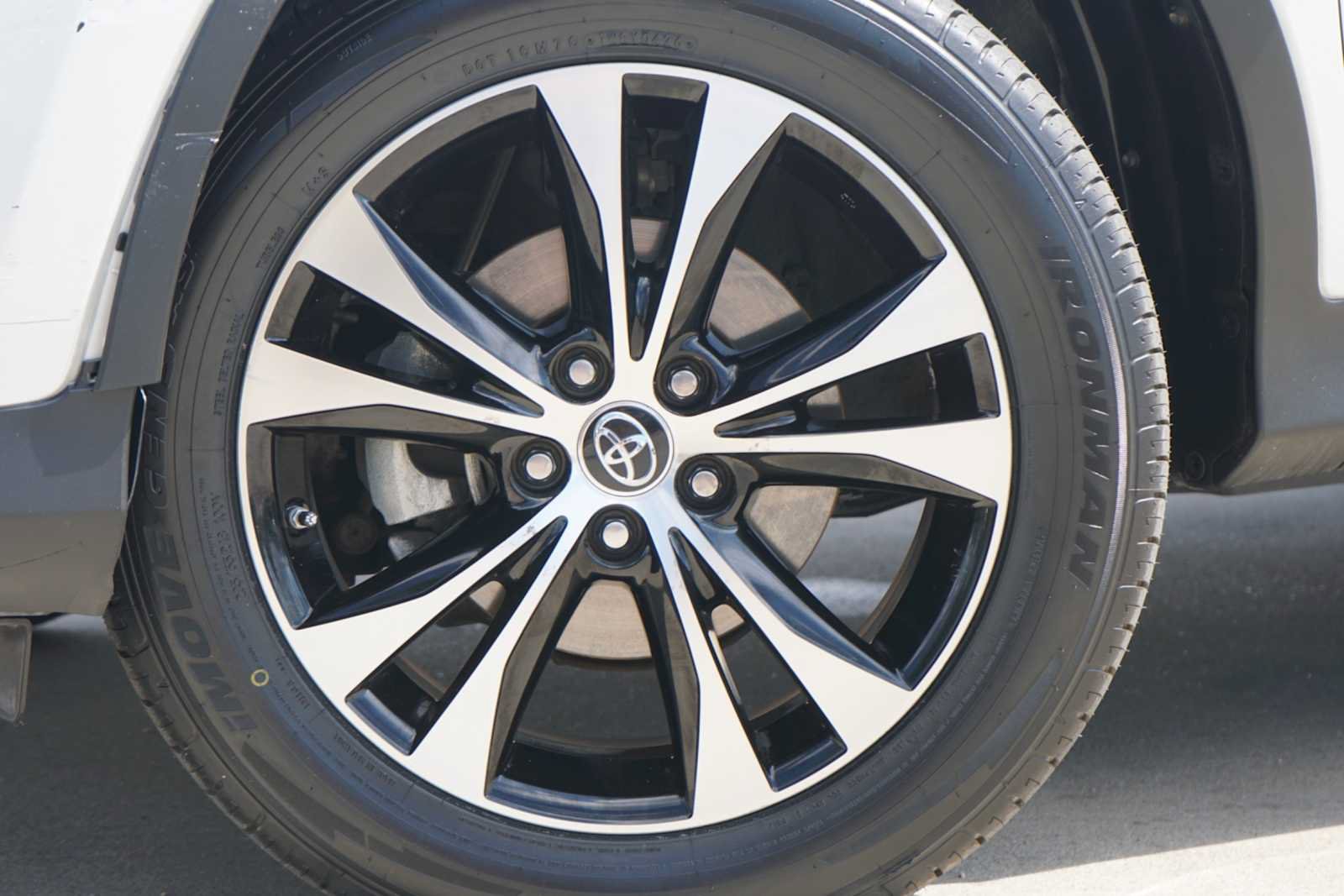 Used 2015 Toyota RAV4 Limited w/ Technology Package FWD image 2