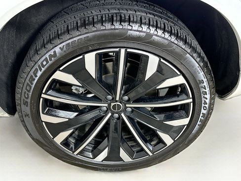 Used 2025 Volvo XC90 B5 Plus image 11