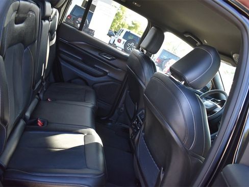 Used 2024 Jeep Grand Cherokee Altitude image 17