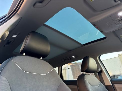 Certified 2023 Volkswagen Taos SE w/ Panoramic Sunroof Package image 12