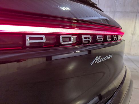 Certified 2025 Porsche Macan image 16