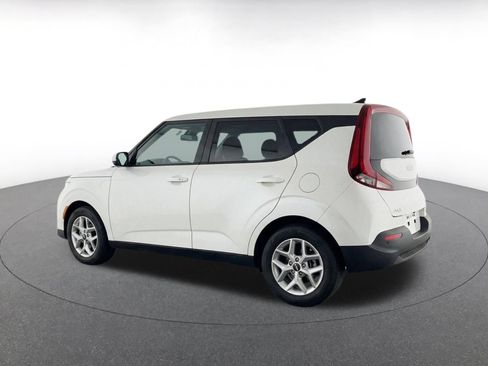 Used 2025 Kia Soul LX w/ LX Technology Package FWD image 7