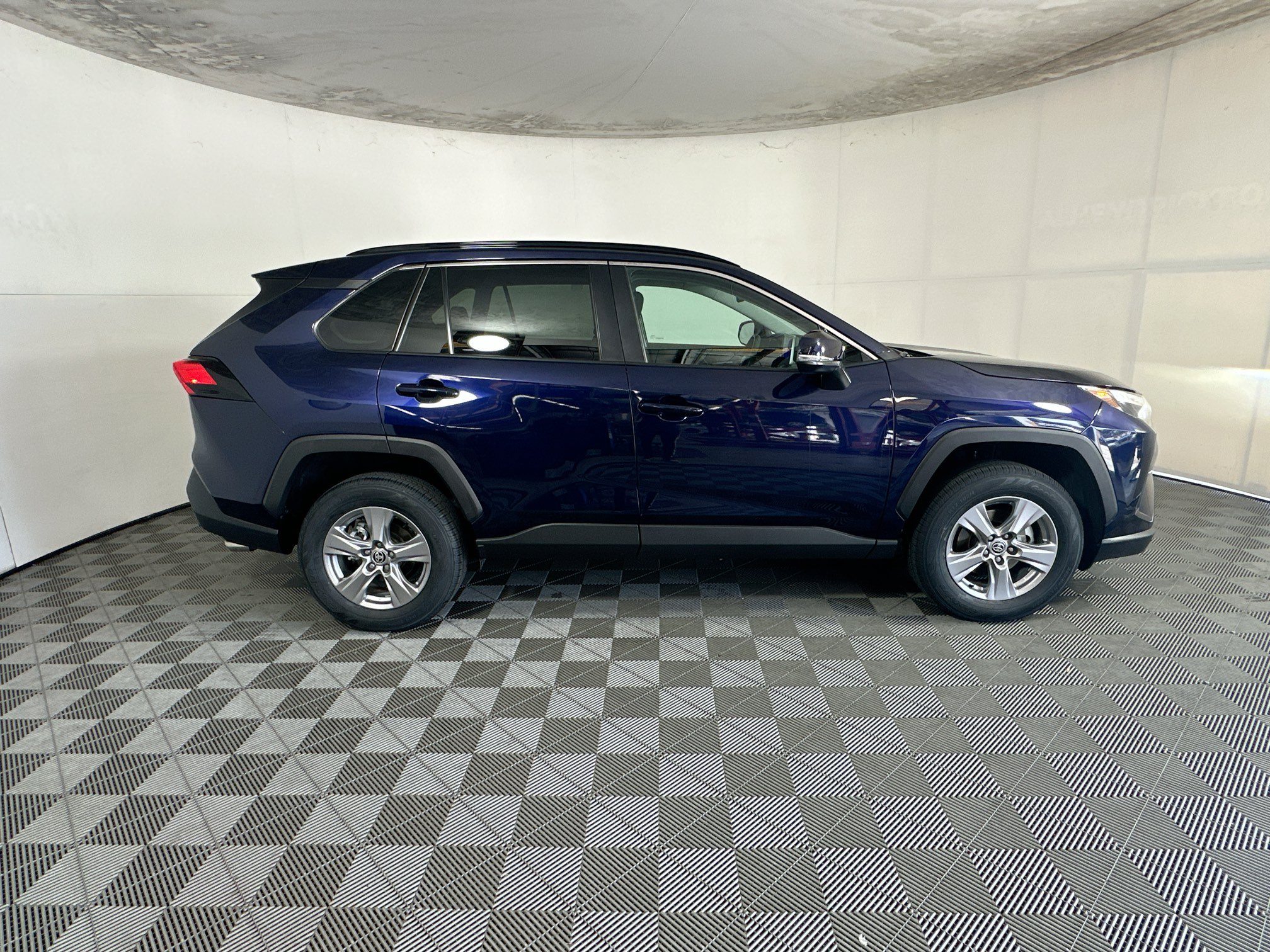 Used 2023 Toyota RAV4 XLE w/ Convenience Package FWD image 2