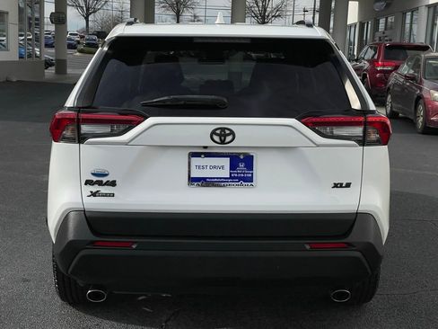 Used 2021 Toyota RAV4 XLE image 5