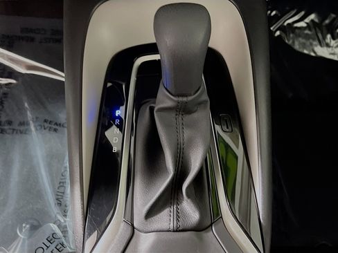 Used 2025 Toyota Corolla LE FWD image 23