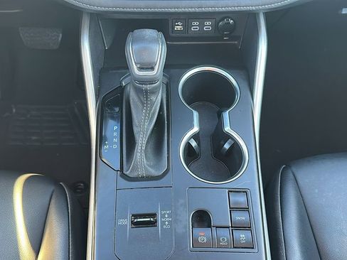 Used 2023 Toyota Highlander L image 27