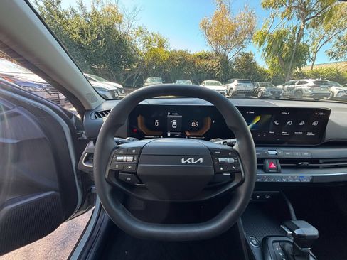 Used 2026 Kia K4 FWD image 32