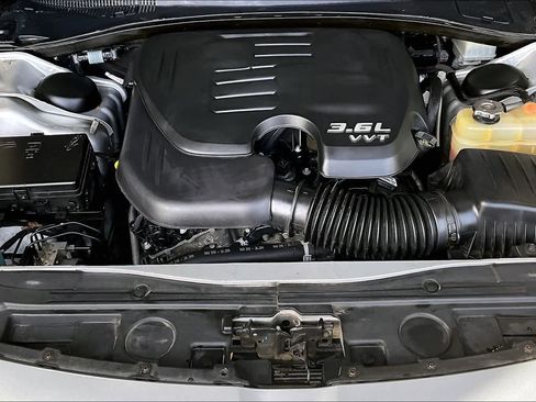 Used 2020 Chrysler 300 Limited image 9