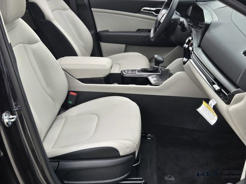 Certified 2026 Kia Sportage EX w/ EX Panorama Roof Package FWD image 18