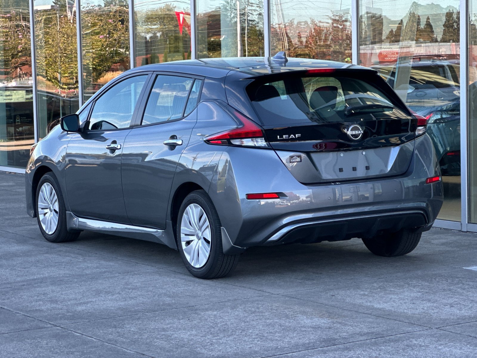 Used 2025 Nissan Leaf S FWD image 6
