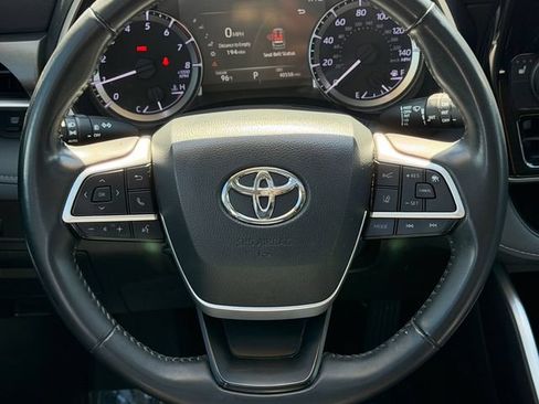 Used 2023 Toyota Highlander XLE FWD image 14