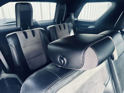 Used 2017 Ford Explorer XLT w/ Equipment Group 202A image 5