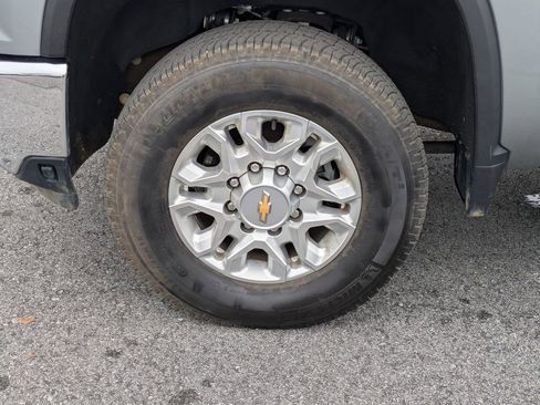 Used 2024 Chevrolet Silverado 3500 LT w/ Convenience Package image 11