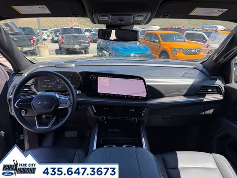 Used 2025 Chevrolet Suburban Z71 AWD/4WD image 31