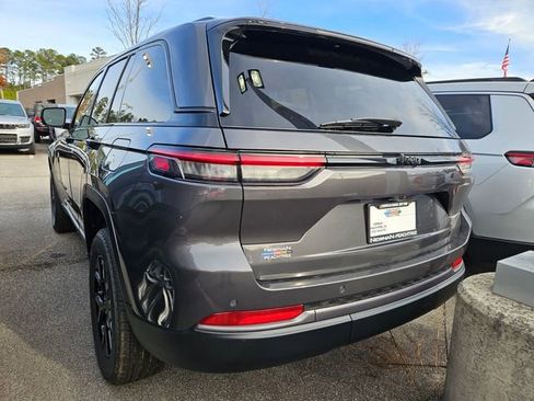 New 2026 Jeep Grand Cherokee Altitude image 4