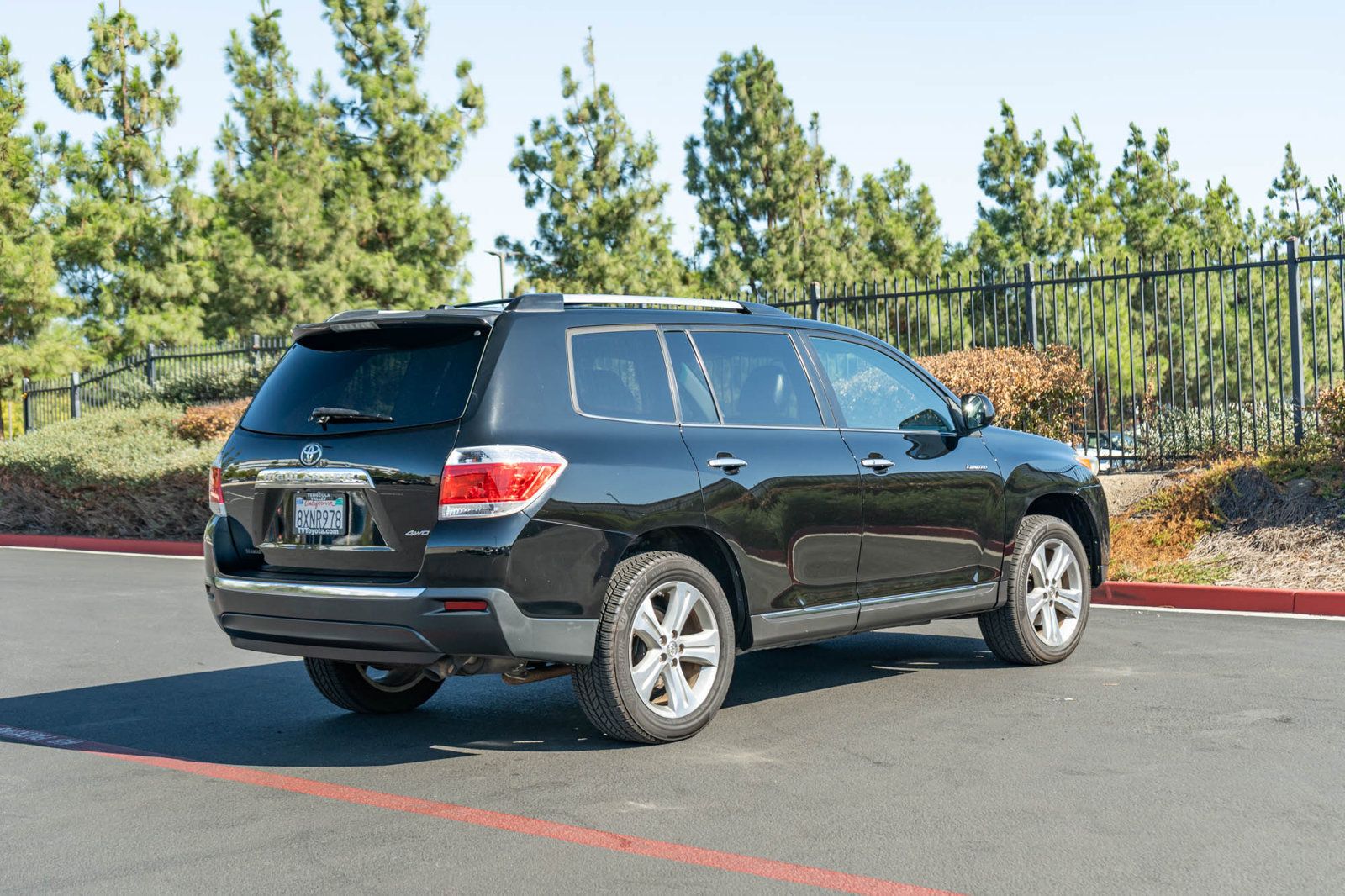 Used 2013 Toyota Highlander Limited AWD/4WD image 9