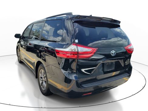 Used 2019 Toyota Sienna LE image 3