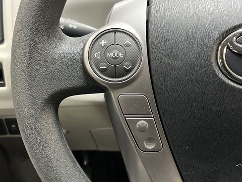 Used 2016 Toyota Prius V Three image 19