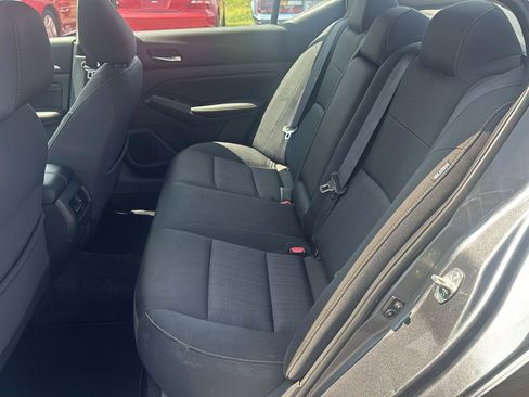 Used 2019 Nissan Altima 2.5 SV FWD image 11